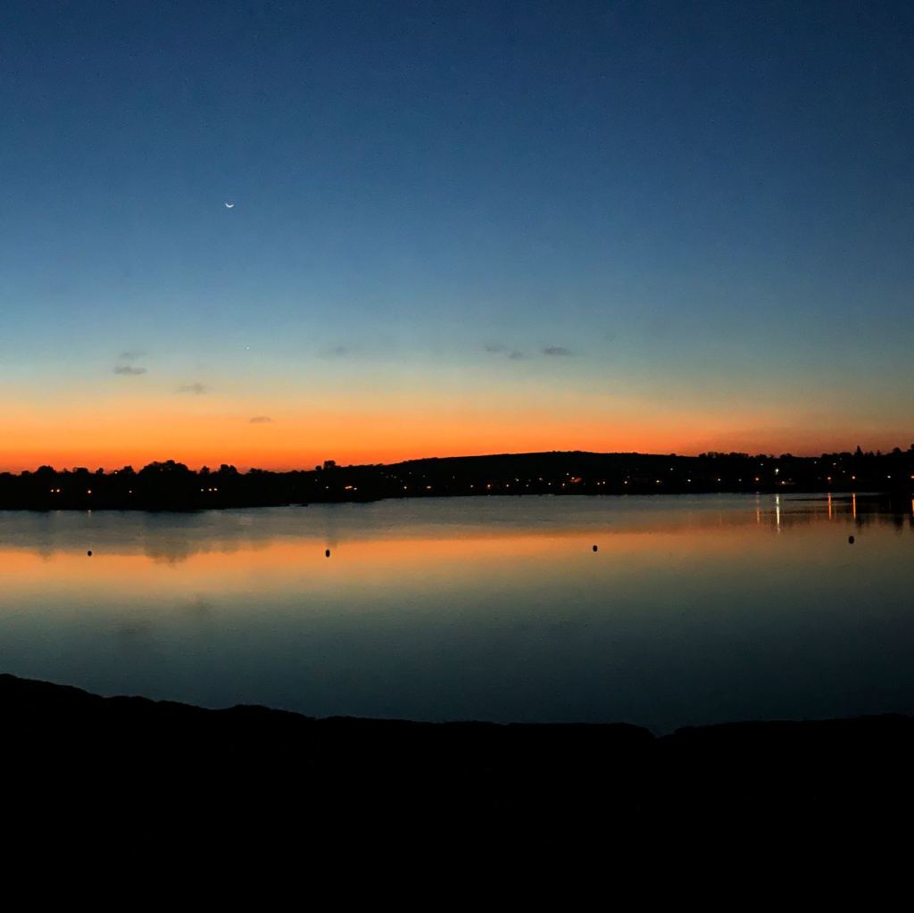 VI · el&nbsp;amanecer